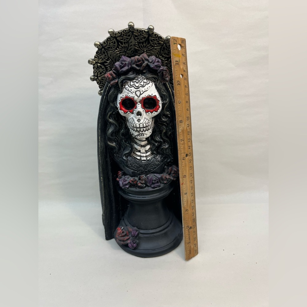design toscano queen of the dead skeleton bust - Picture 2 of 7